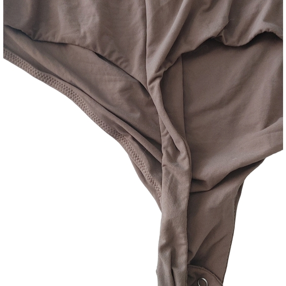 SKIMS Square Neck Thong Bodysuit - Picture 4 of 9